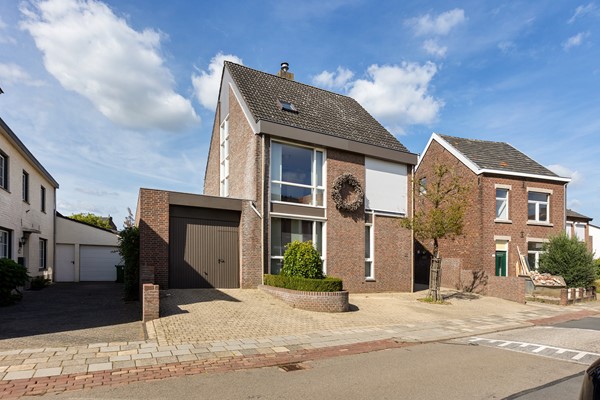 Photo - For sale: UNIQUE OPPORTUNITY! DETACHED, ABUNDANT SPACE. SCHEDULE YOUR VIEWING!